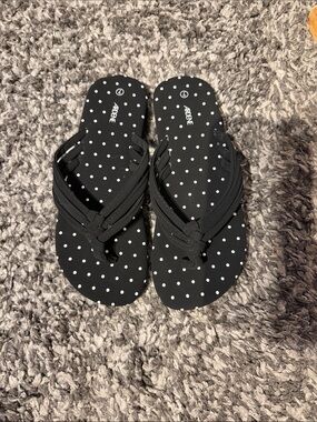 Polka Dot Black Flip Flop Sandals Size 7
